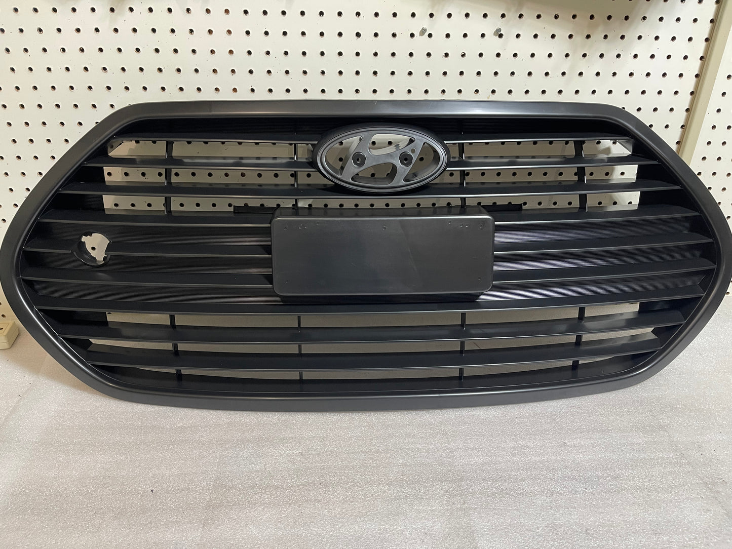 2013 - 2017 Hyundai Veloster Turbo Genuine front grill (stock)