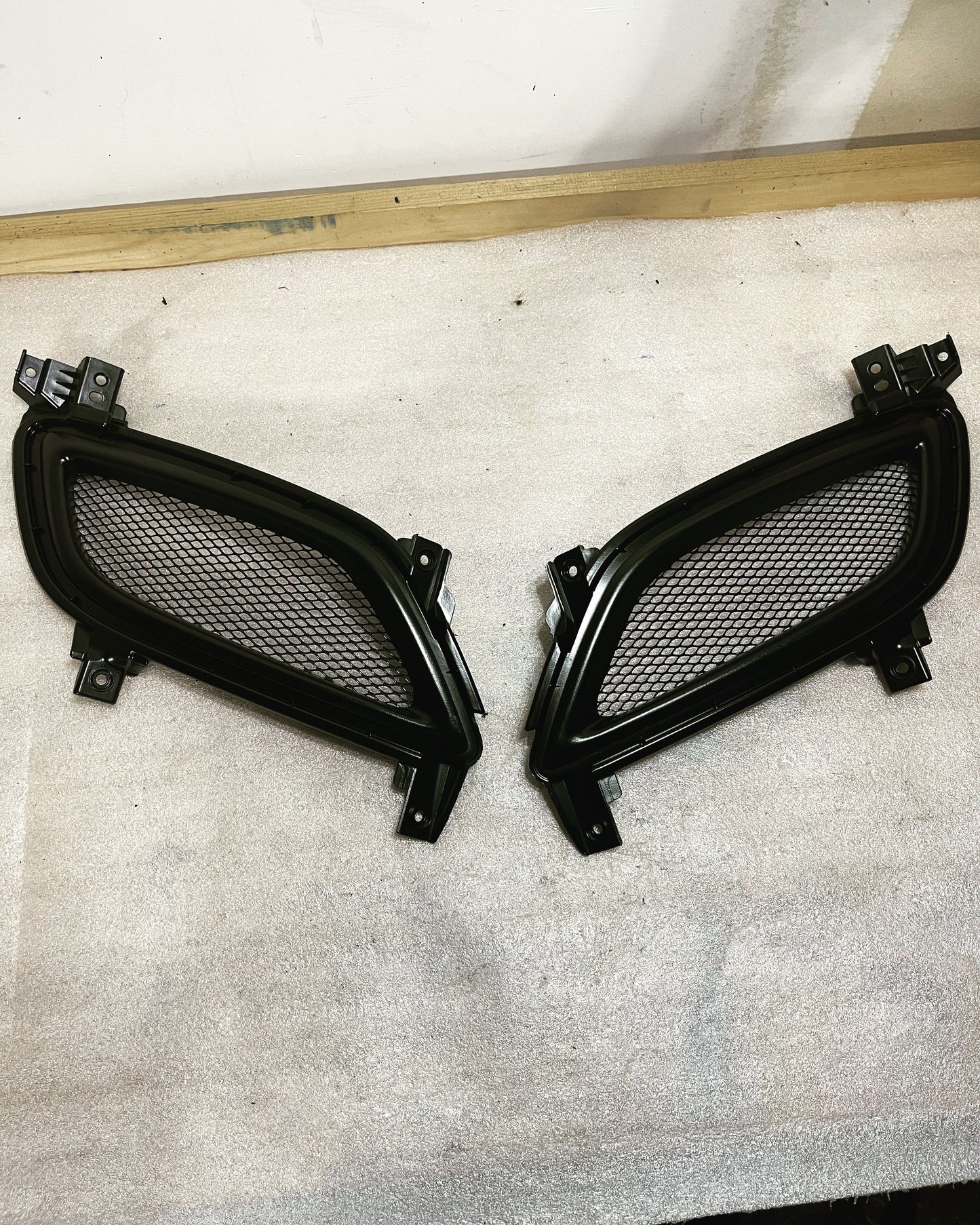 2012-2017 Veloster NAV Vented Fog Bezels for